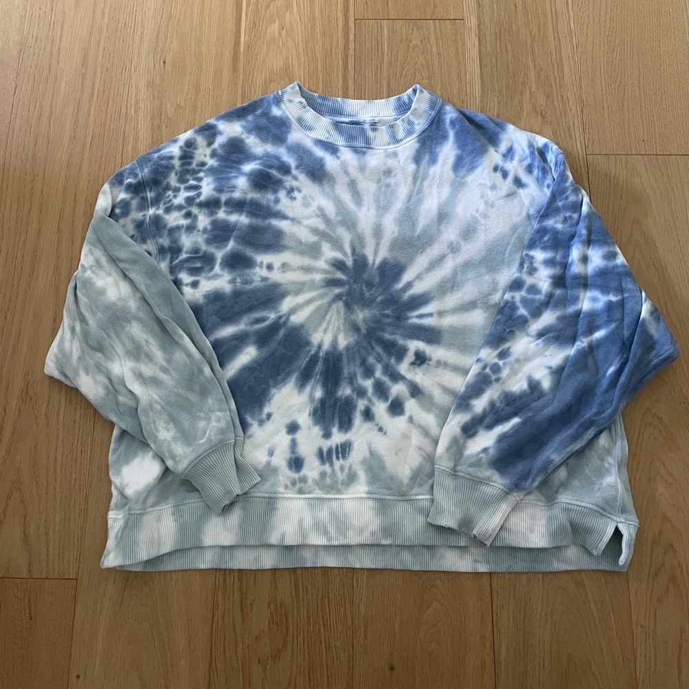 American Eagle Blue Tie-Dye oversized crewneck